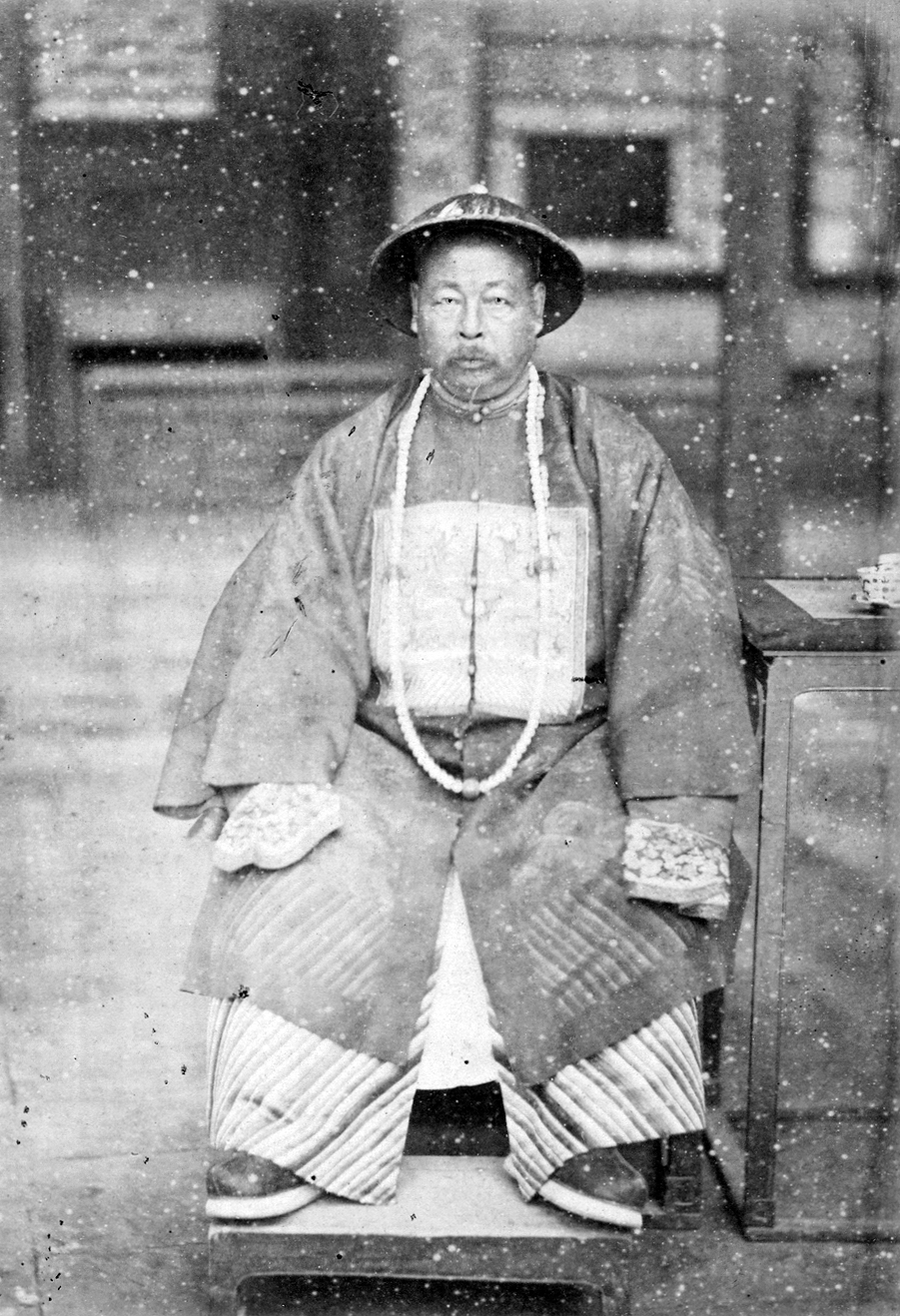 https://upload.wikimedia.org/wikipedia/commons/f/fa/Zuo_Zongtang_1875.jpg